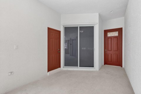 House in Port St. Lucie, Florida 3 bedrooms, 173.08 sq.m. № 2175672 - photo 4