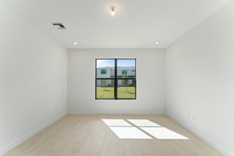 Townhouse in Port St. Lucie, Florida 3 bedrooms, 162.67 sq.m. № 2390230 - photo 5