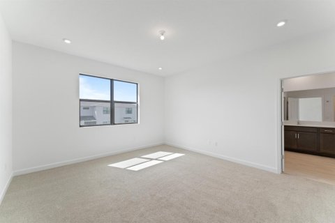 Townhouse in Port St. Lucie, Florida 3 bedrooms, 162.67 sq.m. № 2390230 - photo 6