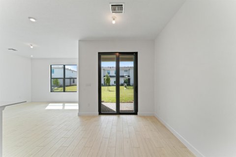 Townhouse in Port St. Lucie, Florida 3 bedrooms, 162.67 sq.m. № 2390230 - photo 4