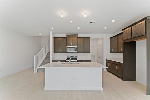 Townhouse in Port St. Lucie, Florida 3 bedrooms, 162.67 sq.m. № 2390230 - photo 3