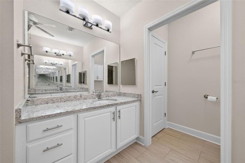 Condo in Celebration, Florida, 4 bedrooms  № 2429415 - photo 5