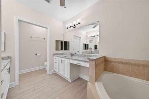 Condo in Celebration, Florida, 4 bedrooms  № 2429415 - photo 4