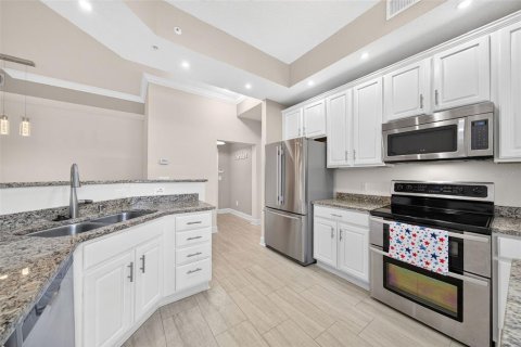 Condo in Celebration, Florida, 4 bedrooms  № 2429415 - photo 24