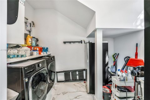 Купить виллу или дом в Майами, Флорида 4 спальни, 240.99м2, № 2040384 - фото 28