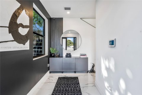 Купить виллу или дом в Майами, Флорида 4 спальни, 240.99м2, № 2040384 - фото 5