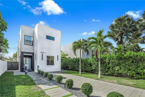 Купить виллу или дом в Майами, Флорида 4 спальни, 240.99м2, № 2040384 - фото 2