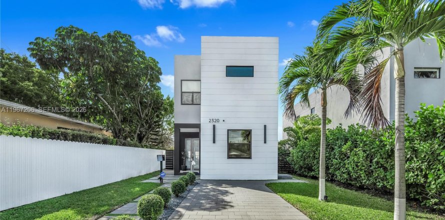 Дом в Майами, Флорида 4 спальни, 240.99м2 № 2040384