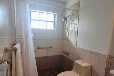 Villa ou maison à louer à Miami, Floride: 4 chambres, 161.37 m2 № 2001246 - photo 8