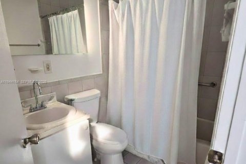 Villa ou maison à louer à Miami, Floride: 4 chambres, 161.37 m2 № 2001246 - photo 10