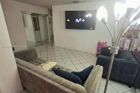 Villa ou maison à louer à Miami, Floride: 4 chambres, 161.37 m2 № 2001246 - photo 12