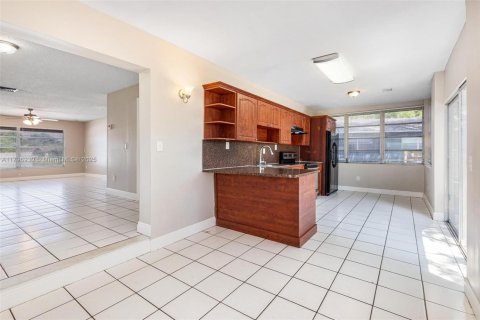 House in Boca Raton, Florida 3 bedrooms, 142.88 sq.m. № 1683493 - photo 11