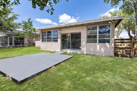 House in Boca Raton, Florida 3 bedrooms, 142.88 sq.m. № 1683493 - photo 17