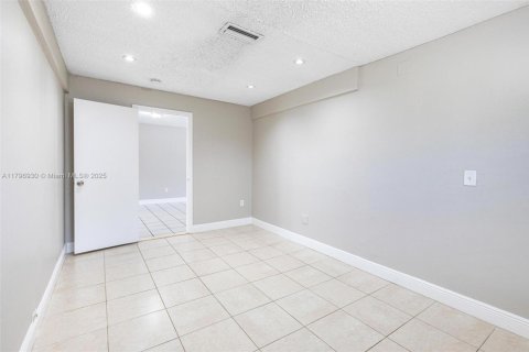 House in Boca Raton, Florida 3 bedrooms, 142.88 sq.m. № 1683493 - photo 10