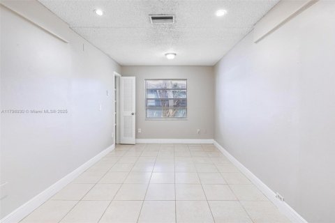 House in Boca Raton, Florida 3 bedrooms, 142.88 sq.m. № 1683493 - photo 9