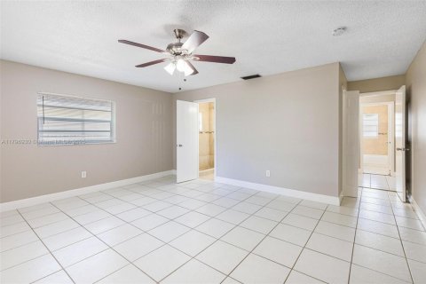 House in Boca Raton, Florida 3 bedrooms, 142.88 sq.m. № 1683493 - photo 25