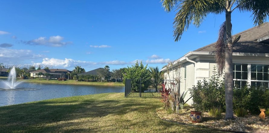 House in Vero Beach, Florida 4 bedrooms, 208.75 sq.m. № 2002343