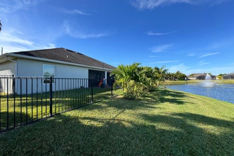 House in Vero Beach, Florida 4 bedrooms, 208.75 sq.m. № 2002343 - photo 17
