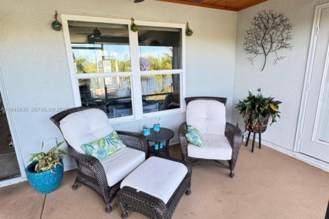 House in Vero Beach, Florida 4 bedrooms, 208.75 sq.m. № 2002343 - photo 13