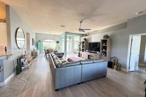 House in Vero Beach, Florida 4 bedrooms, 208.75 sq.m. № 2002343 - photo 24