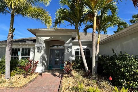 House in Vero Beach, Florida 4 bedrooms, 208.75 sq.m. № 2002343 - photo 19