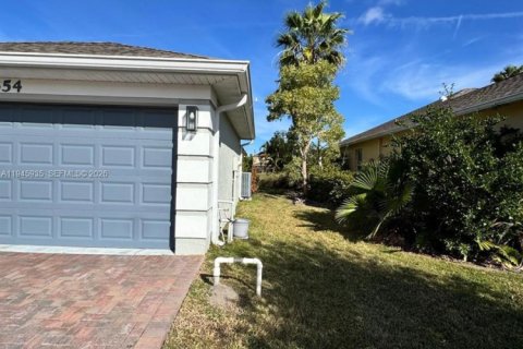 House in Vero Beach, Florida 4 bedrooms, 208.75 sq.m. № 2002343 - photo 5