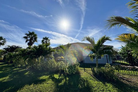 House in Vero Beach, Florida 4 bedrooms, 208.75 sq.m. № 2002343 - photo 3