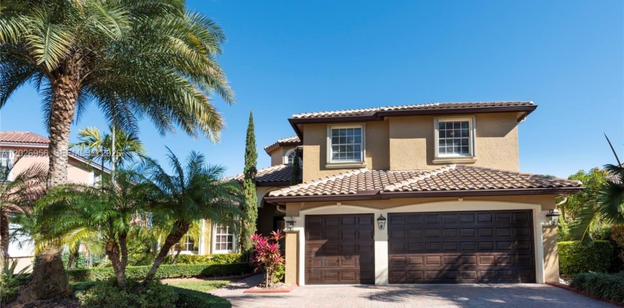 Villa ou maison à Miramar, Floride 6 chambres, 349.87 m2 № 2084852