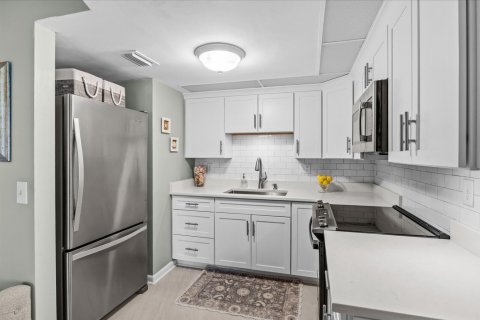 Condo in Jensen Beach, Florida, 2 bedrooms  № 2085969 - photo 7