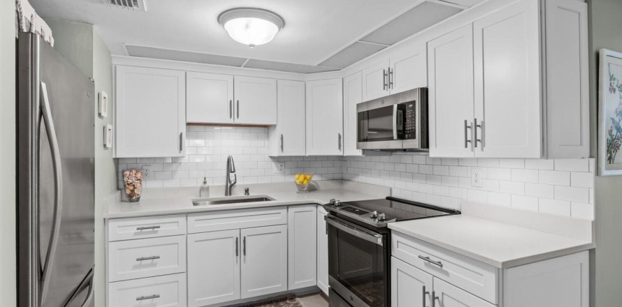 Condo in Jensen Beach, Florida, 2 bedrooms  № 2085969