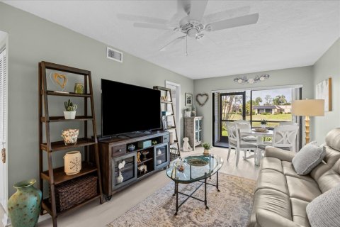 Condo in Jensen Beach, Florida, 2 bedrooms  № 2085969 - photo 9