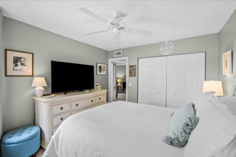 Condo in Jensen Beach, Florida, 2 bedrooms  № 2085969 - photo 13