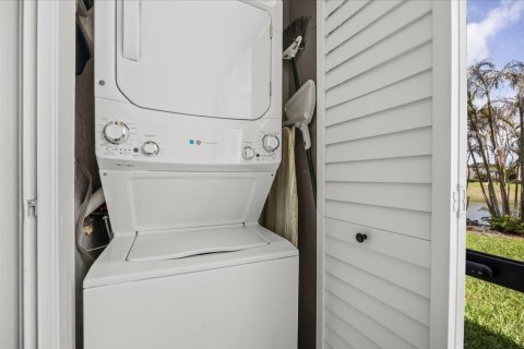 Condo in Jensen Beach, Florida, 2 bedrooms  № 2085969 - photo 19