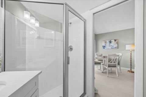 Condo in Jensen Beach, Florida, 2 bedrooms  № 2085969 - photo 18
