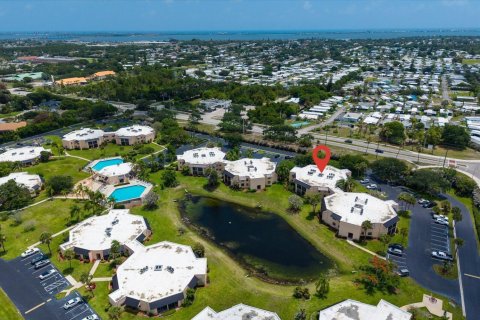 Condo in Jensen Beach, Florida, 2 bedrooms  № 2085969 - photo 29