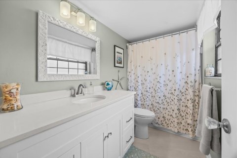 Condo in Jensen Beach, Florida, 2 bedrooms  № 2085969 - photo 14
