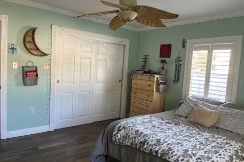 House in New Port Richey, Florida 3 bedrooms, 180.32 sq.m. № 1907075 - photo 17