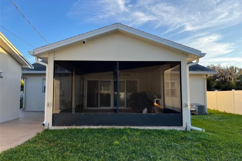 House in New Port Richey, Florida 3 bedrooms, 180.32 sq.m. № 1907075 - photo 27