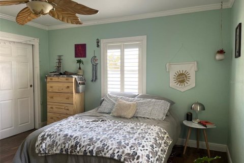 House in New Port Richey, Florida 3 bedrooms, 180.32 sq.m. № 1907075 - photo 13