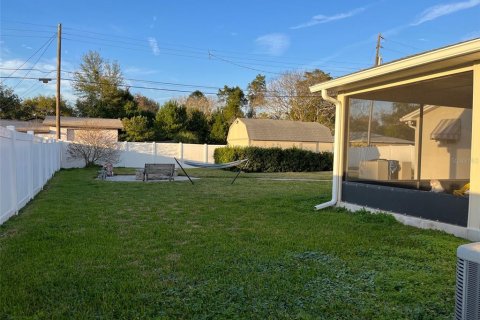 House in New Port Richey, Florida 3 bedrooms, 180.32 sq.m. № 1907075 - photo 29