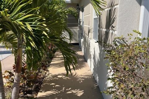 House in New Port Richey, Florida 3 bedrooms, 180.32 sq.m. № 1907075 - photo 5