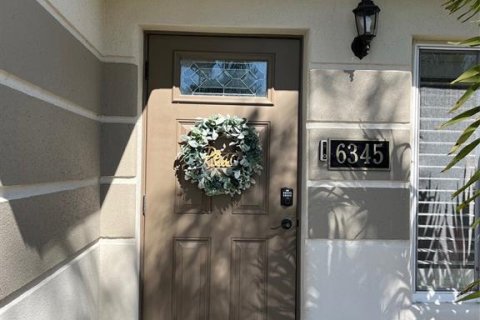 House in New Port Richey, Florida 3 bedrooms, 180.32 sq.m. № 1907075 - photo 2