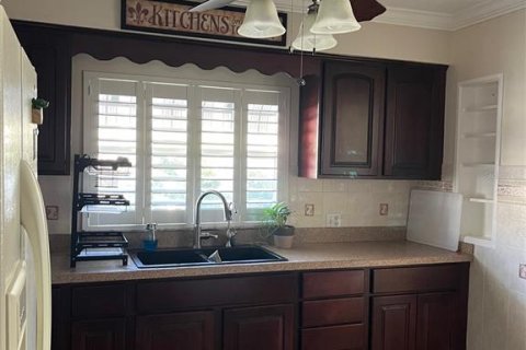 House in New Port Richey, Florida 3 bedrooms, 180.32 sq.m. № 1907075 - photo 11