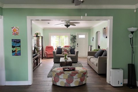House in New Port Richey, Florida 3 bedrooms, 180.32 sq.m. № 1907075 - photo 7