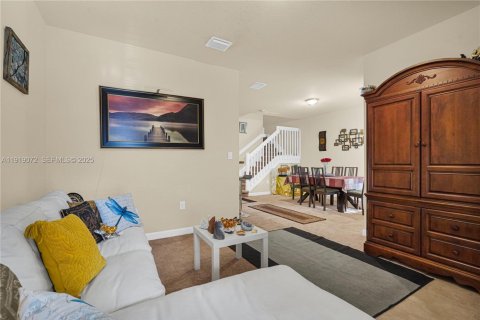 Touwnhouse à vendre à Miami, Floride: 4 chambres, 174.28 m2 № 1974423 - photo 5