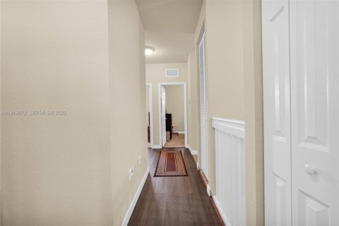 Touwnhouse à vendre à Miami, Floride: 4 chambres, 174.28 m2 № 1974423 - photo 23