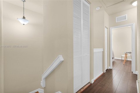 Touwnhouse à vendre à Miami, Floride: 4 chambres, 174.28 m2 № 1974423 - photo 30