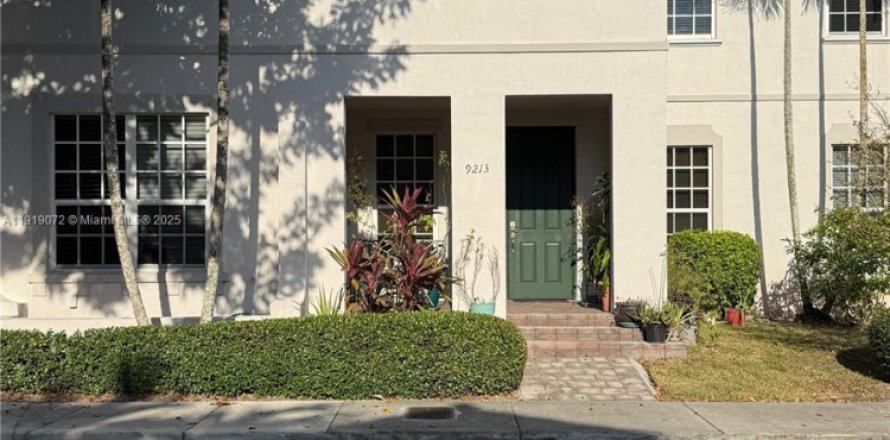 Touwnhouse à Miami, Floride 4 chambres, 174.28 m2 № 1974423