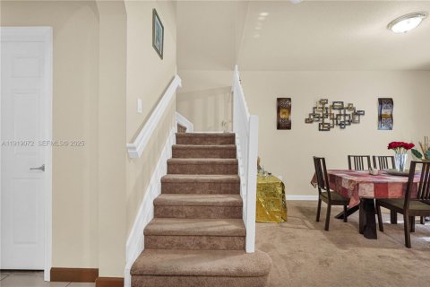 Touwnhouse à vendre à Miami, Floride: 4 chambres, 174.28 m2 № 1974423 - photo 12