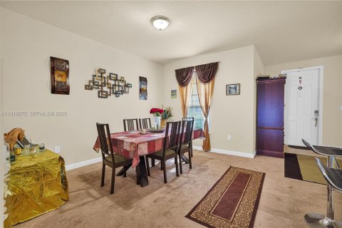 Touwnhouse à vendre à Miami, Floride: 4 chambres, 174.28 m2 № 1974423 - photo 10